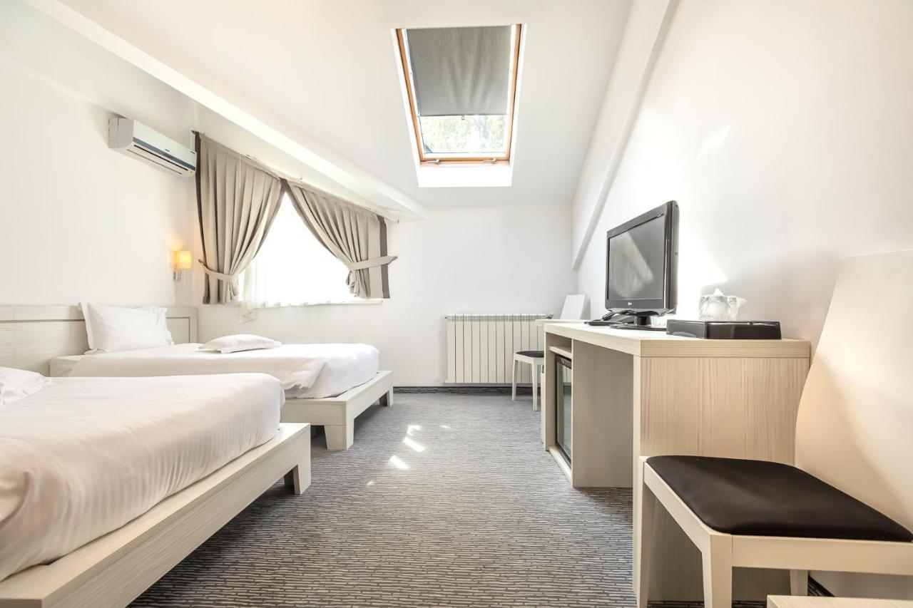 Alex&George Boutique Hotel Cluj-Napoca Exterior foto