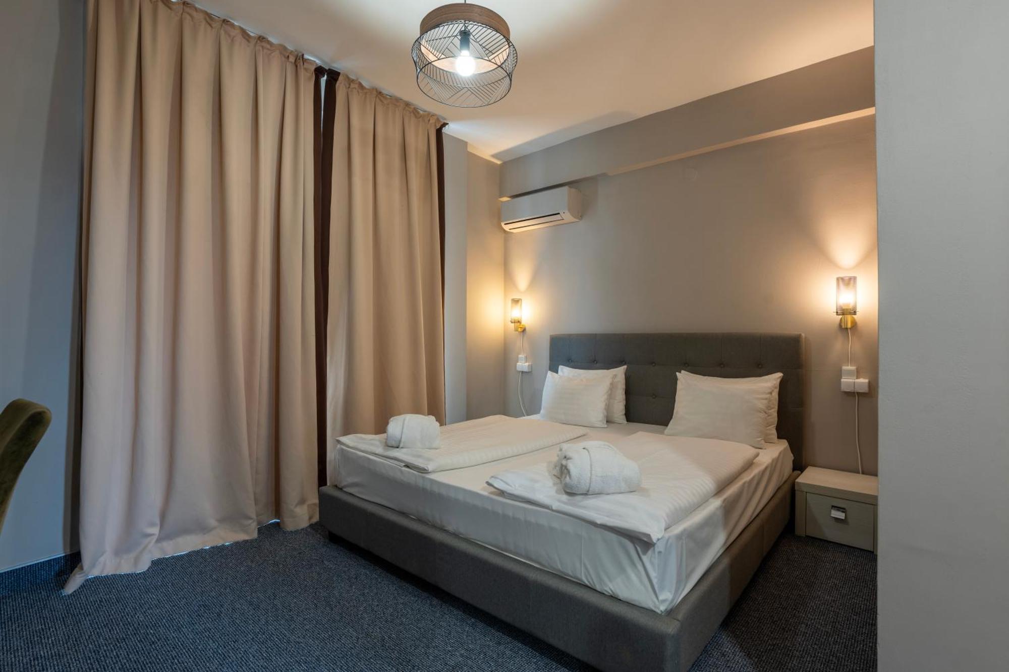 Alex&George Boutique Hotel Cluj-Napoca Exterior foto