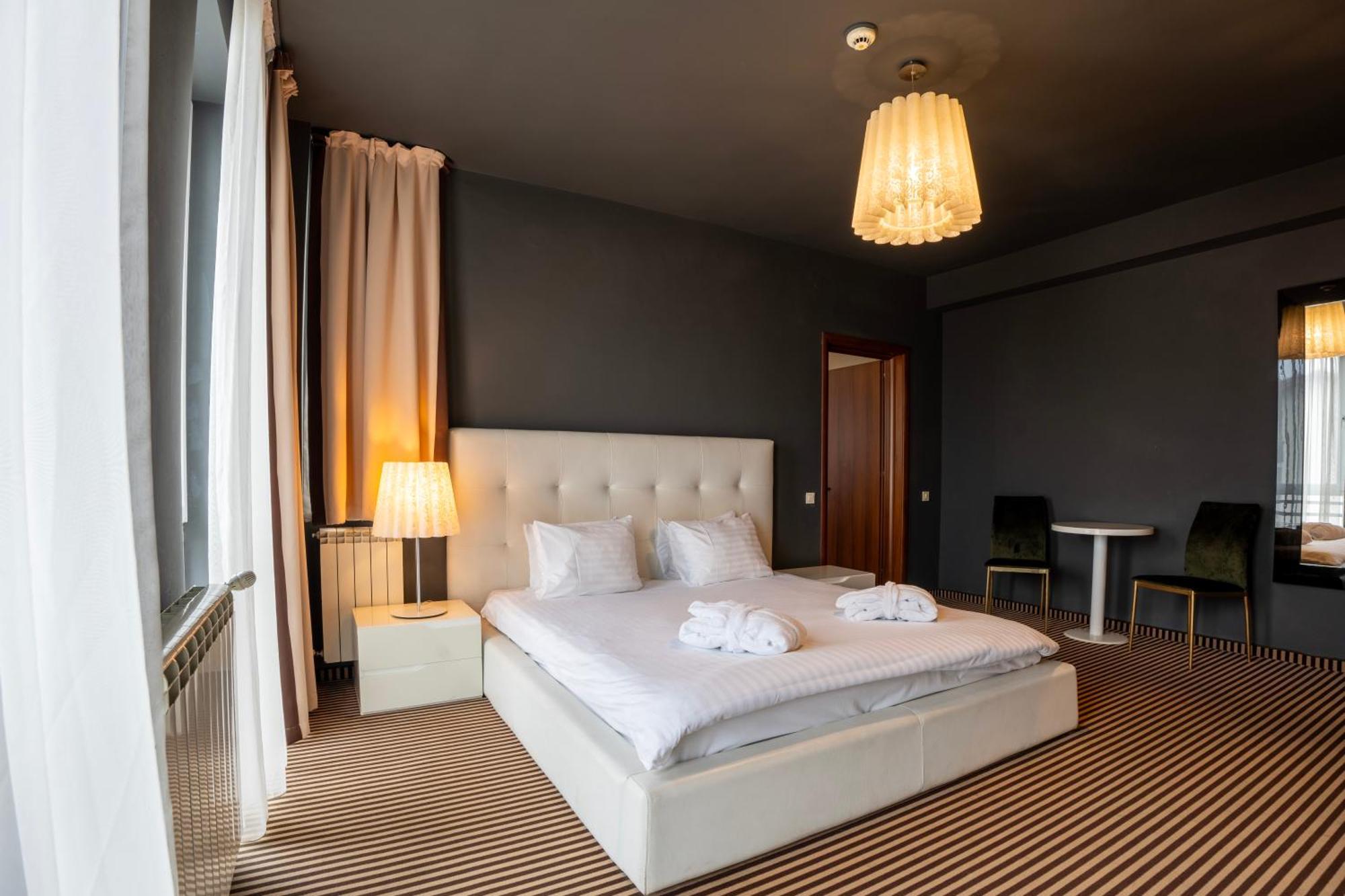 Alex&George Boutique Hotel Cluj-Napoca Exterior foto